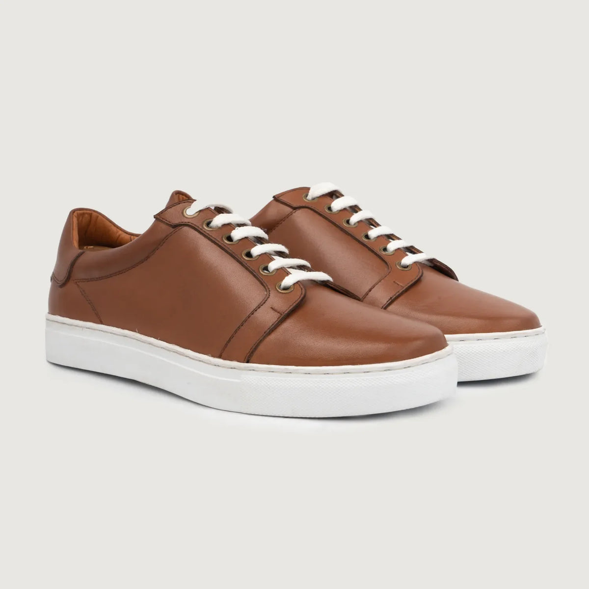 Carter Runn Рыжий Кожаные кеды для Мужчин For Men in Tan Full-Grain Leather - Вид сбоку | Купить в официальном онлайн-магазине