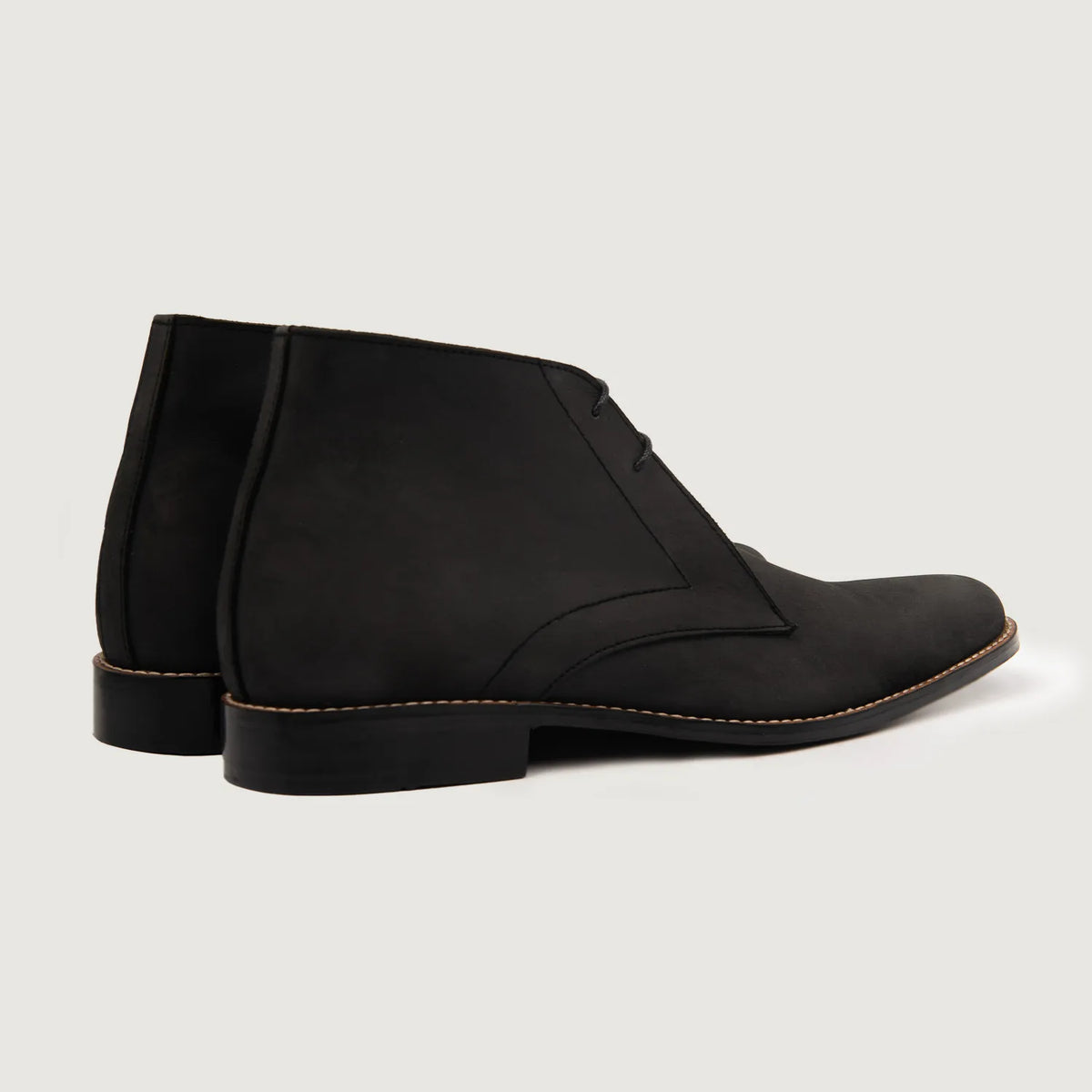 Corry Chukka Черный Nubuck Кожаные ботинки для Мужчин For Men - Усиленный задник и точная двойная строчка
