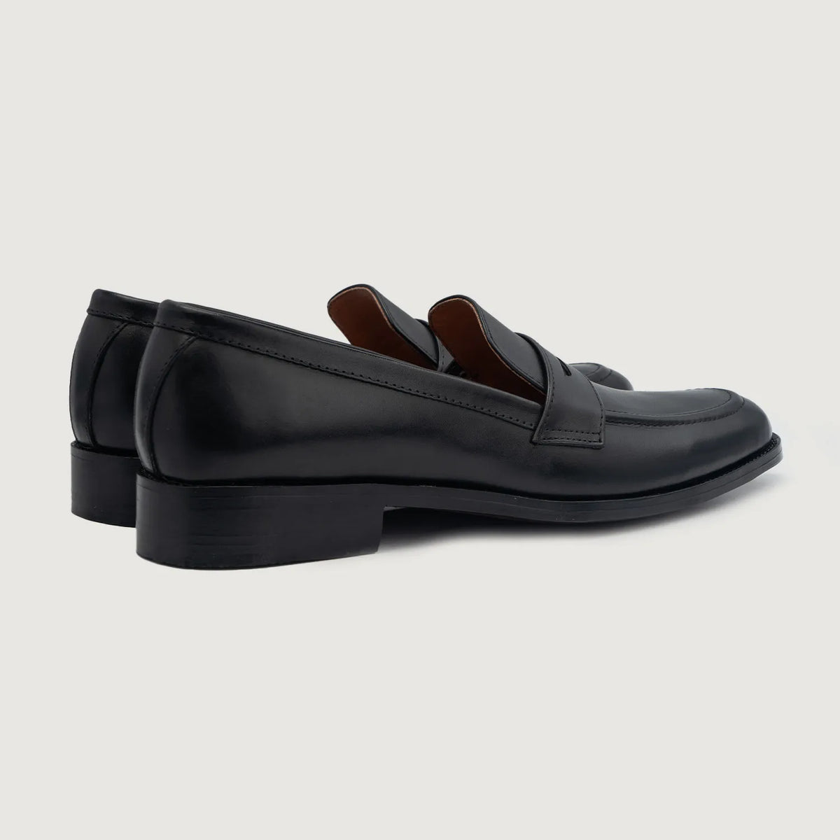 High-Traction Rubber Outsole & Lug Tread Pattern on Baxton Черный Кожаные лоферы для Мужчин For Men