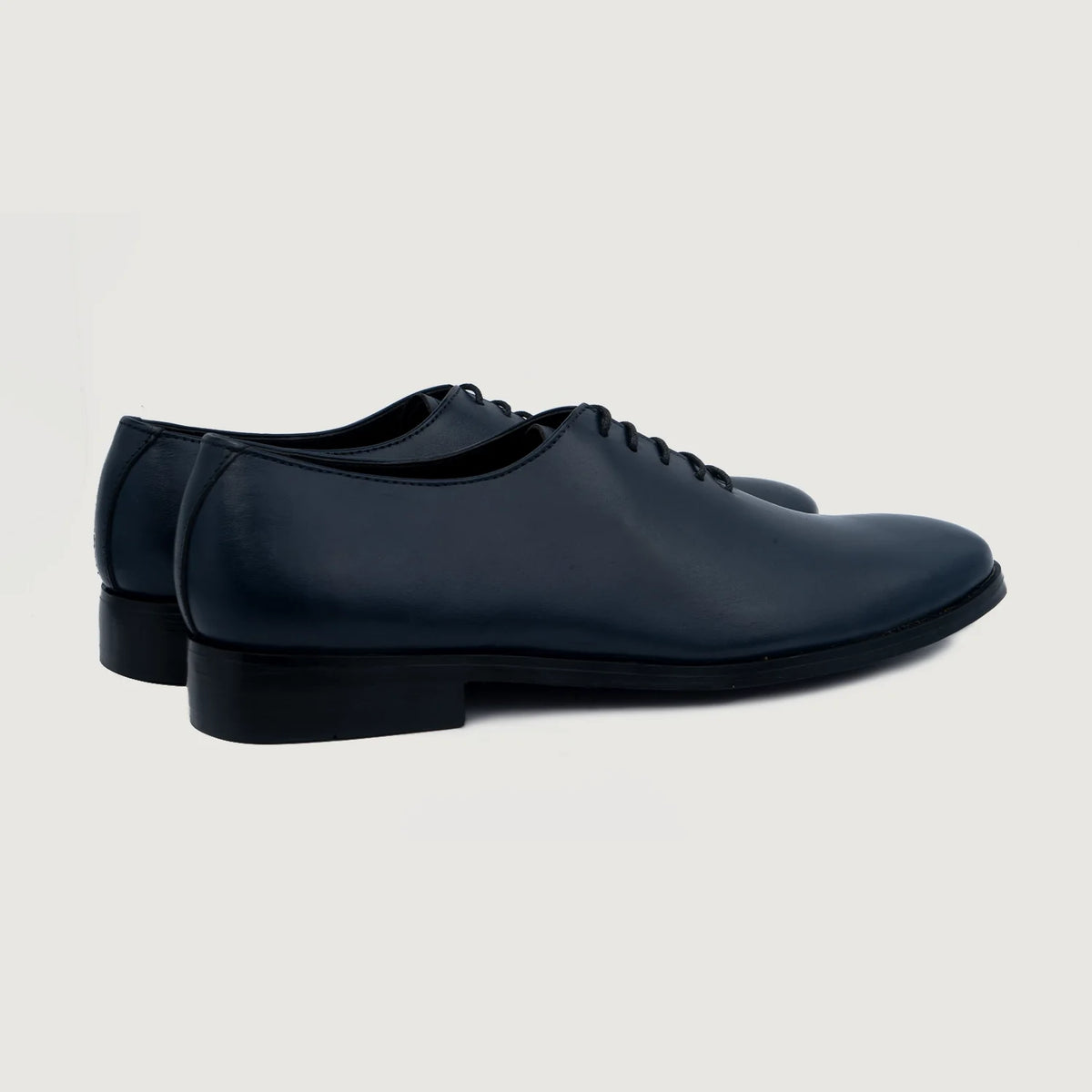Крупный план деталей of Classic Collar & Heavy-Duty Zipper Hardware on Director Wholecut Midnight Синий Кожаная обувь для Мужчин For Men