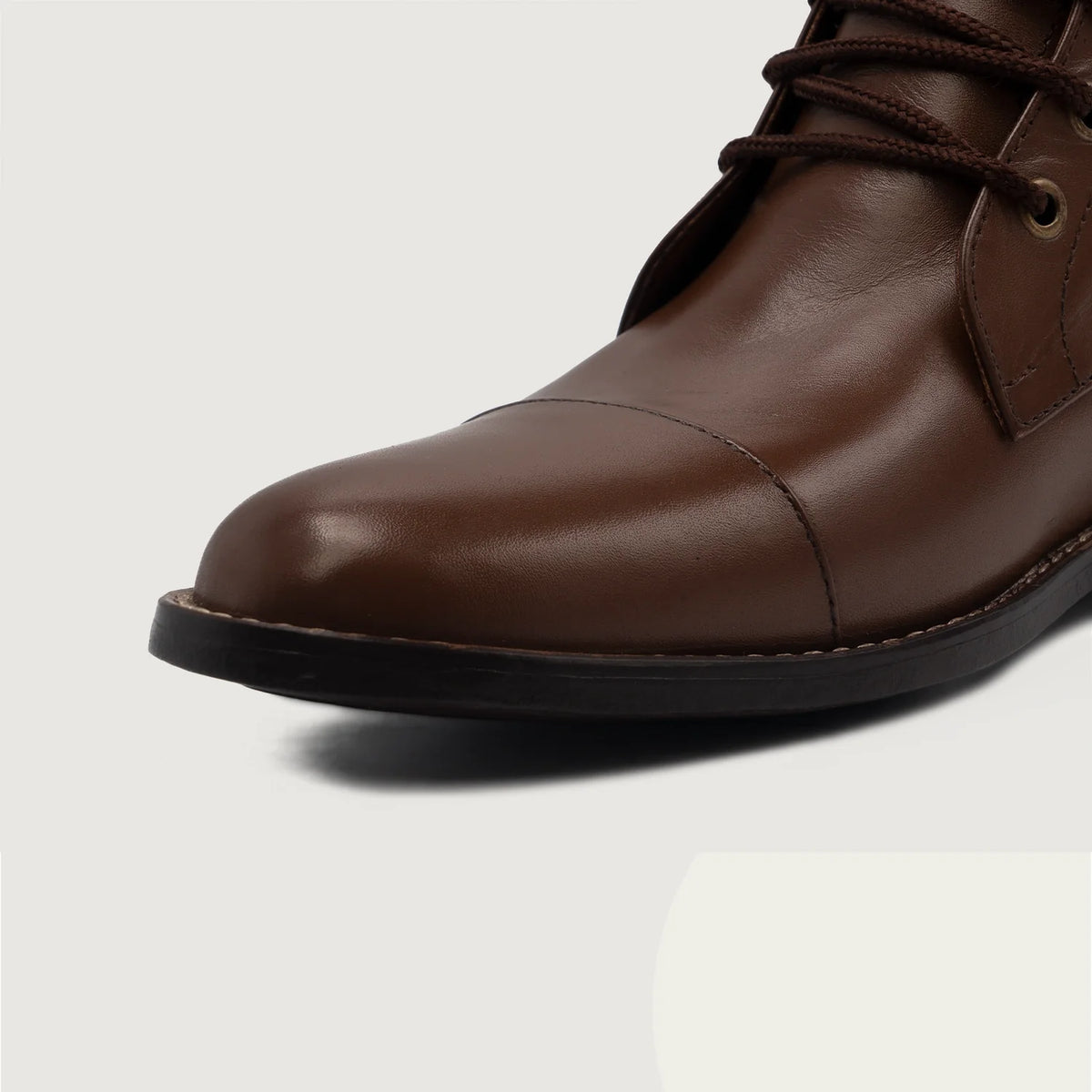 High-Traction Rubber Outsole & Lug Tread Pattern on Knight Derby Коричневый Кожаные ботинки для Мужчин For Men