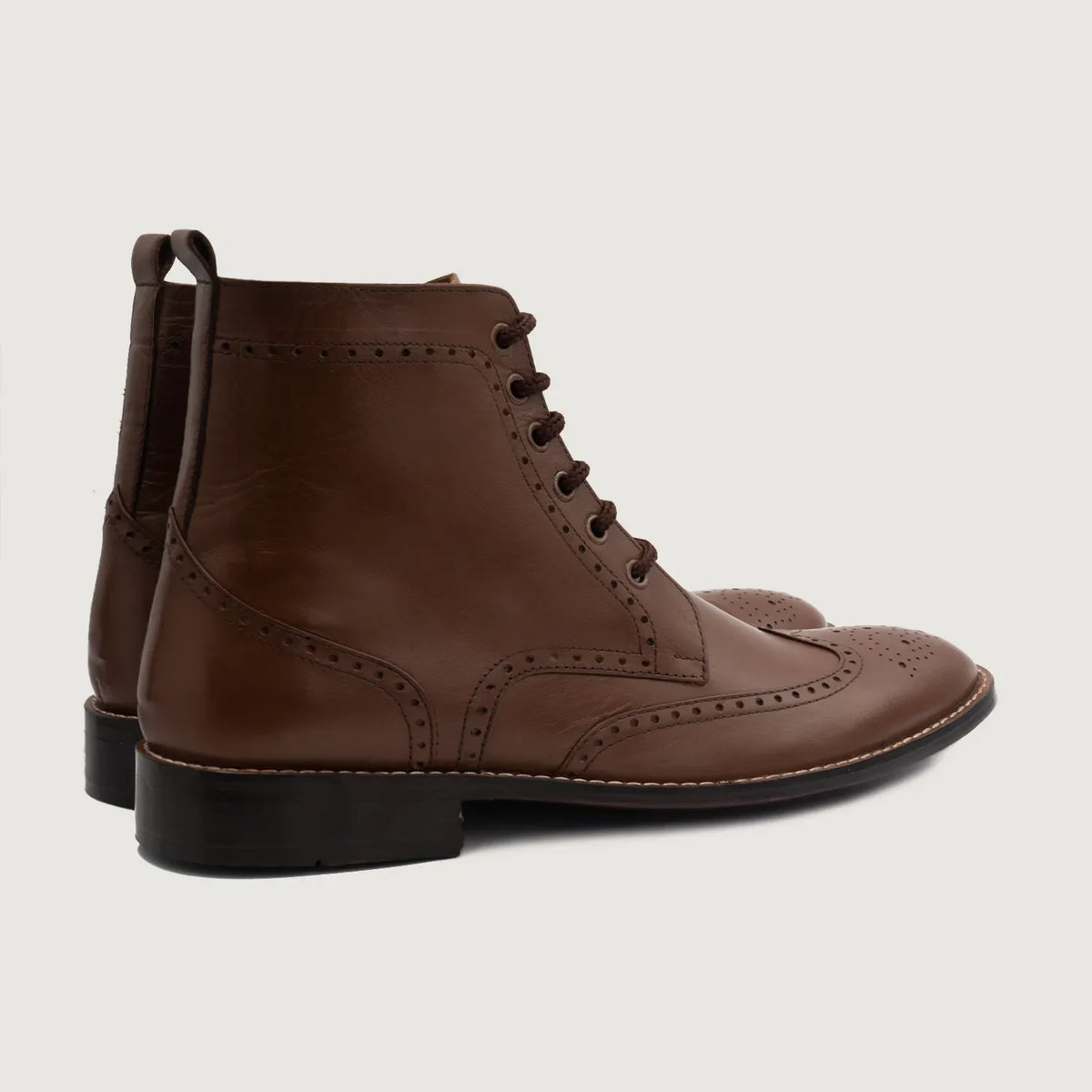 Duster Brogues Derby Коричневый Кожаные ботинки для Мужчин - Вид сбоку, демонстрирующий эргономичный крой рукава