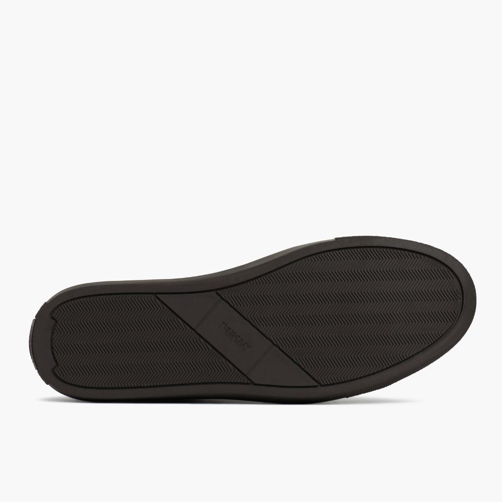 High-Traction Rubber Outsole & Lug Tread Pattern on Premier Low Top Tobacco Кожаные кеды для Женщин