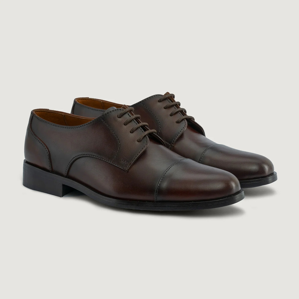 Attorney Derby Burnished Коричневый Кожаная обувь для Мужчин For Men in Burnished Brown Full-Grain Leather - Вид сбоку | Купить в официальном онлайн-магазине