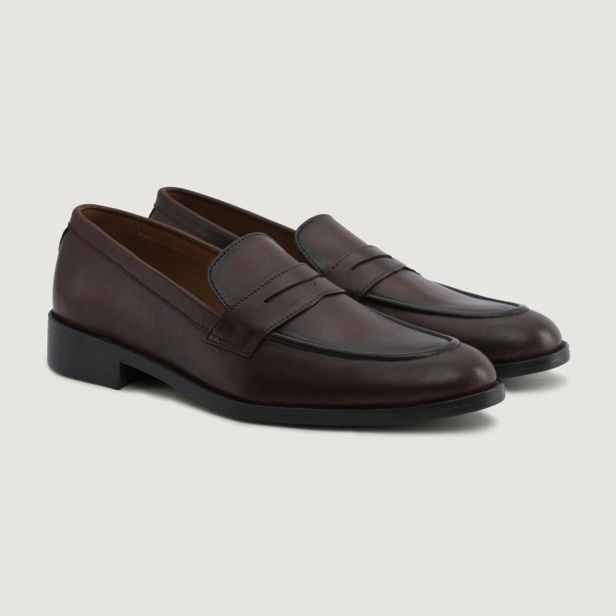 Baxton Burnished Коричневый Кожаные лоферы для Мужчин For Men in Burnished Brown Full-Grain Leather - Вид сбоку | Купить в официальном онлайн-магазине