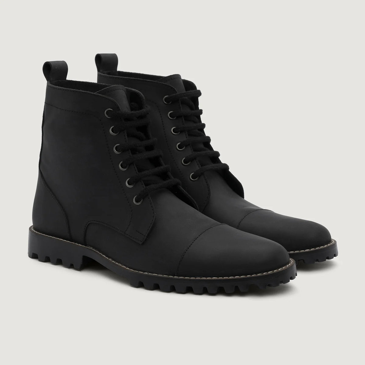 Knight Derby Черный Matte Nubuck Кожаные ботинки - TerraGrip для Мужчин in Matte Black Full-Grain Leather - Вид сбоку | Купить в официальном онлайн-магазине