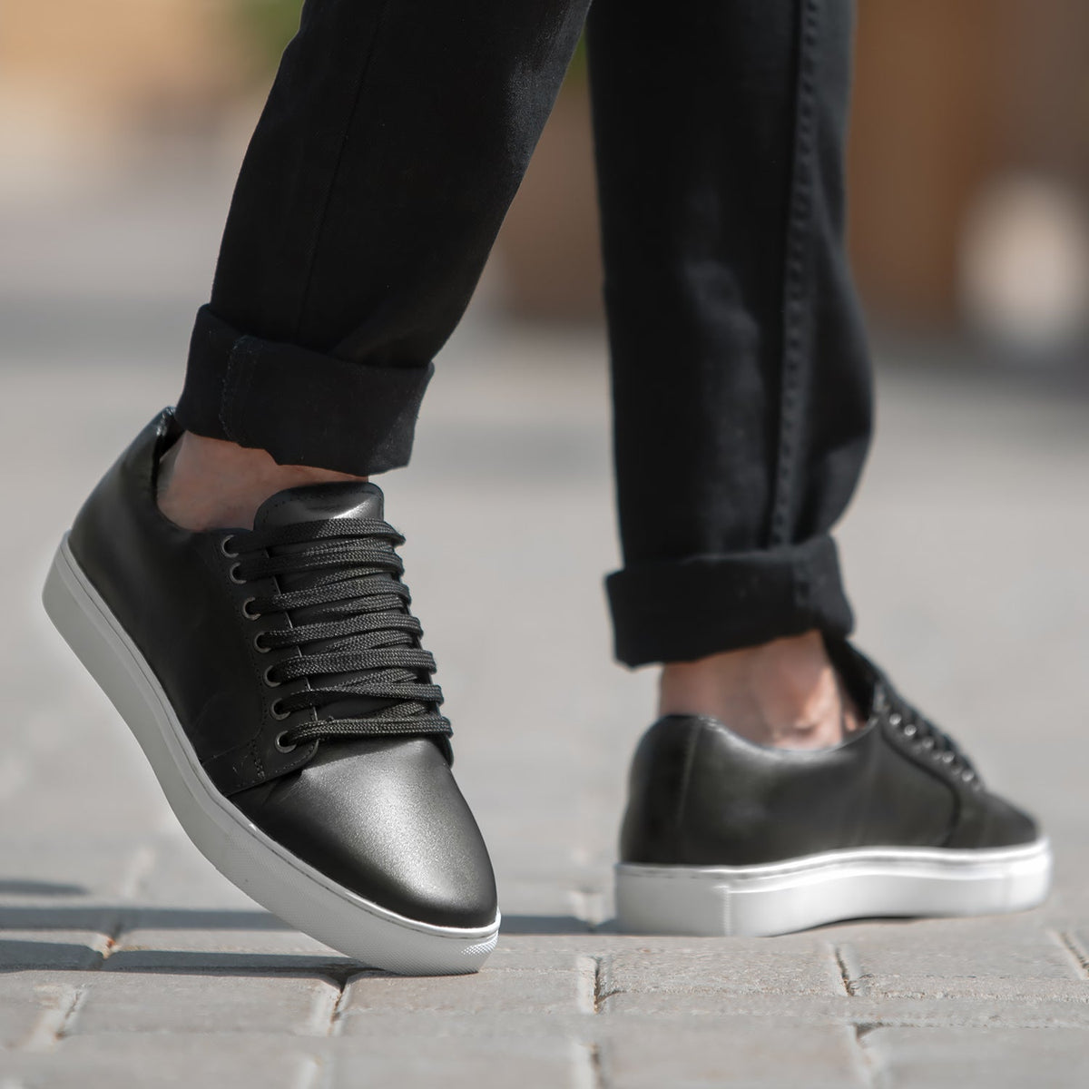 Black Full-Grain leather Sneakers - Рантовая конструкция Goodyear Welt и носок обуви