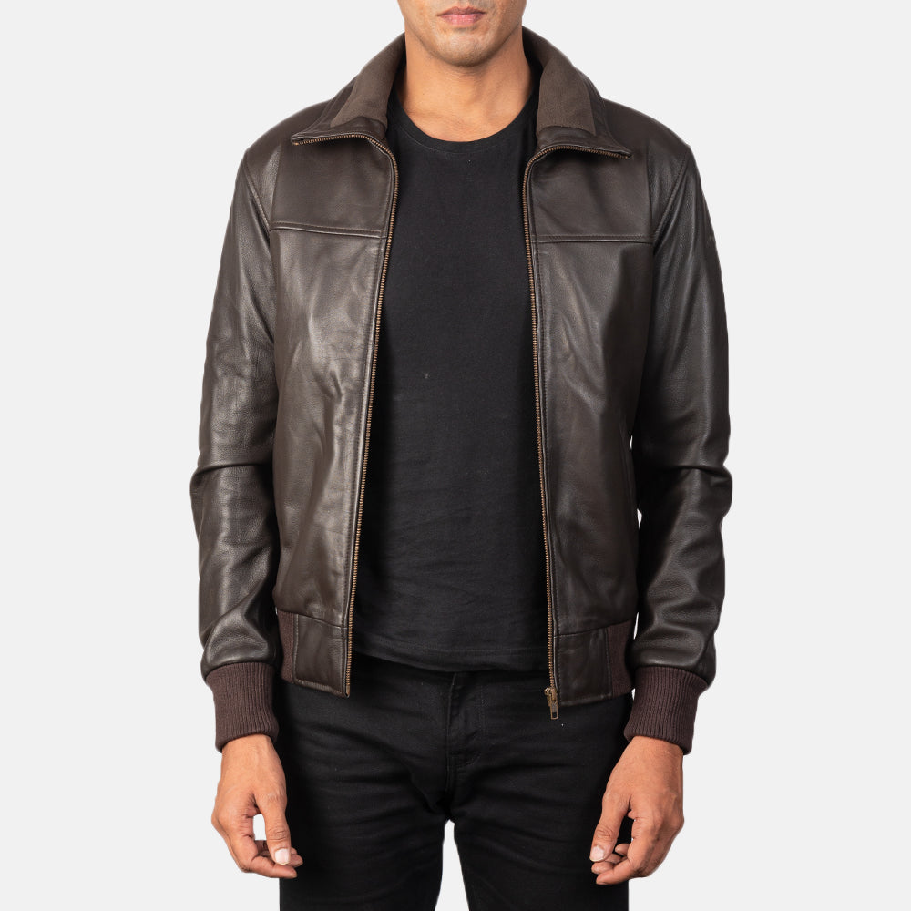 
Air Rolf Mocha Brown Leather Bomber Jacket in Dark Brown Sheepskin Leather - Вид спереди и приталенный силуэт | Купить в официальном онлайн-магазине