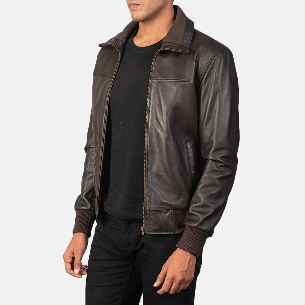 
Dark Brown Sheepskin Leather Bomber Jacket - Вид сзади, подчеркивающий посадку по плечам и ровный край