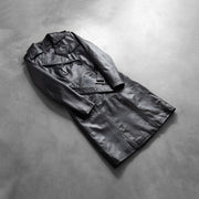 
Как выглядит на человеке:  Alice Black Double Breasted Leather Coat на модели — естественные складки при дневном свете