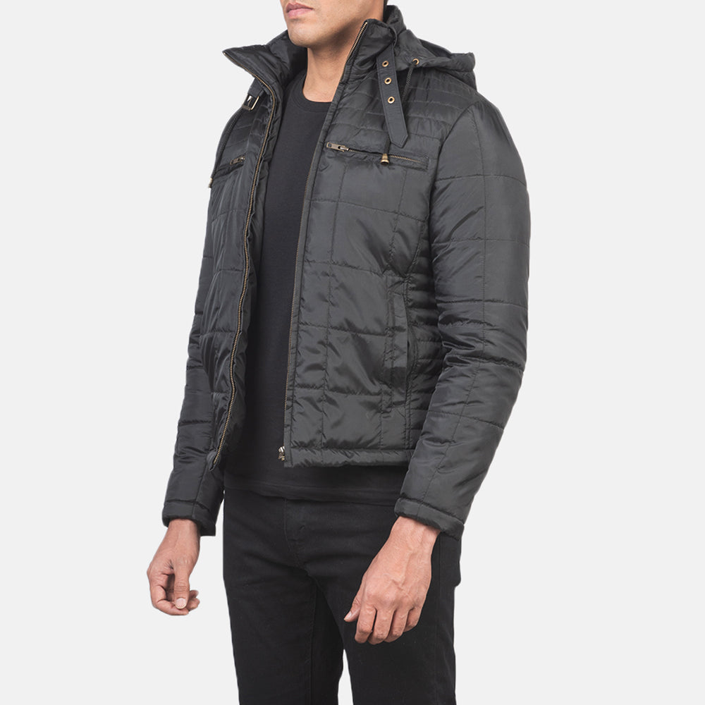 
Black Polyester Winter Jacket - Вид сзади, подчеркивающий посадку по плечам и ровный край