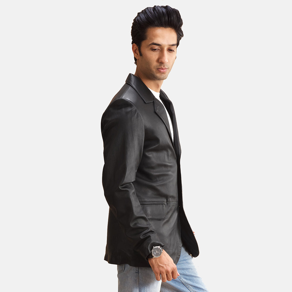 
Black Sheepskin leather Blazer - Вид сзади, подчеркивающий посадку по плечам и ровный край