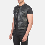 
Black Sheepskin Leather Biker Jacket - Вид сзади, подчеркивающий посадку по плечам и ровный край