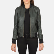
Ava Ma-1 Green Leather Bomber Jacket in Green Sheepskin Leather - Вид спереди и приталенный силуэт | Купить в официальном онлайн-магазине