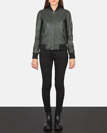
Ava Ma-1 Green Leather Bomber Jacket - Вид сбоку, демонстрирующий эргономичный крой рукава