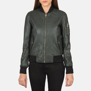 
Крупный план деталей of Rib Knit & Zipper Hardware on Ava Ma-1 Green Leather Bomber Jacket
