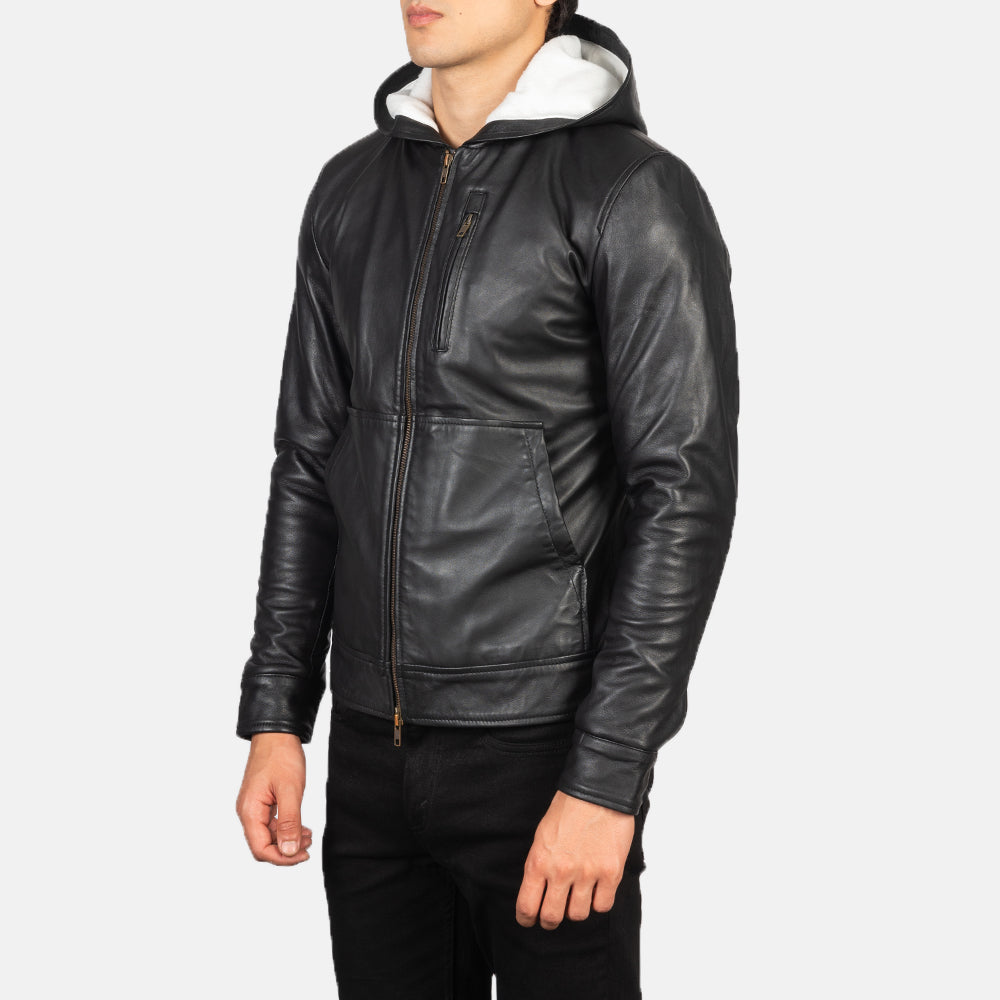
Black Sheepskin Leather Bomber Jacket - Вид сзади, подчеркивающий посадку по плечам и ровный край