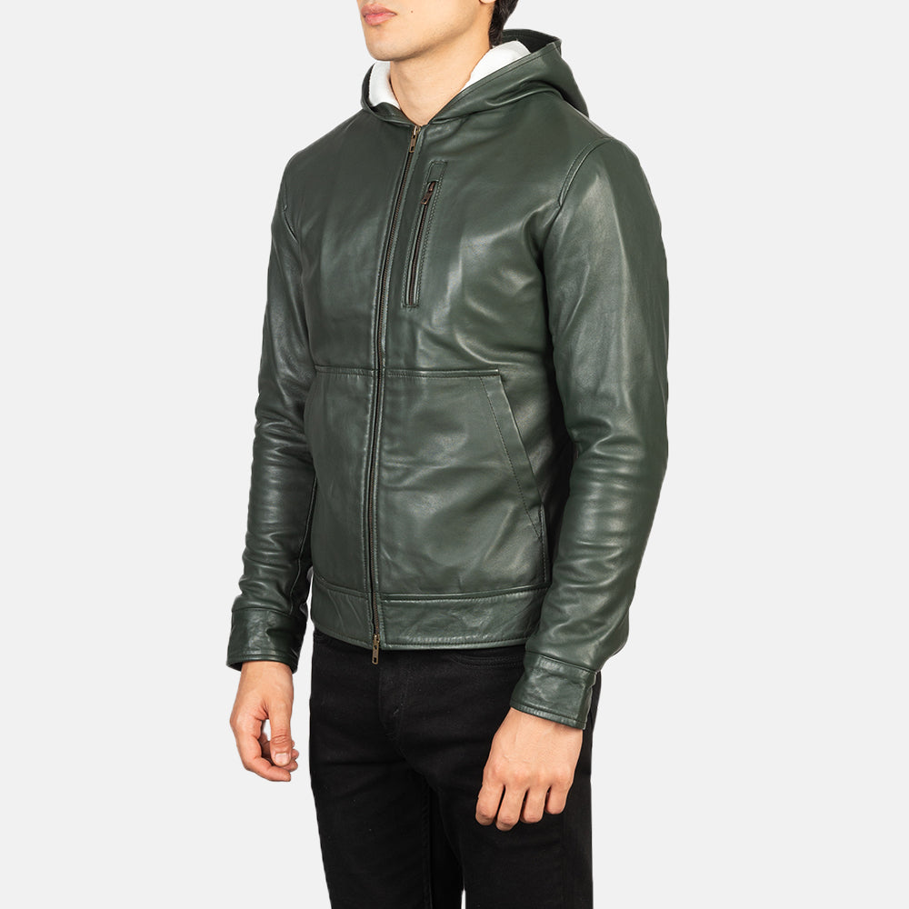 
Как выглядит на человеке:  Baston Black Hooded Leather Bomber Jacket на модели — естественные складки при дневном свете