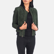 
Bliss Оливковый Suede Кожаный бомбер для Женщин in Green Goatskin Suede - Вид спереди и приталенный силуэт | Купить в официальном онлайн-магазине