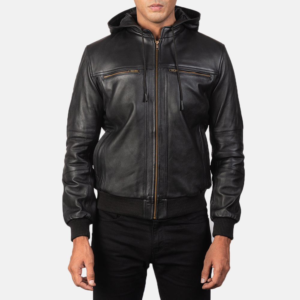 
Bouncer Biz Black Leather Hooded Bomber Jacket - Вид сбоку, демонстрирующий эргономичный крой рукава