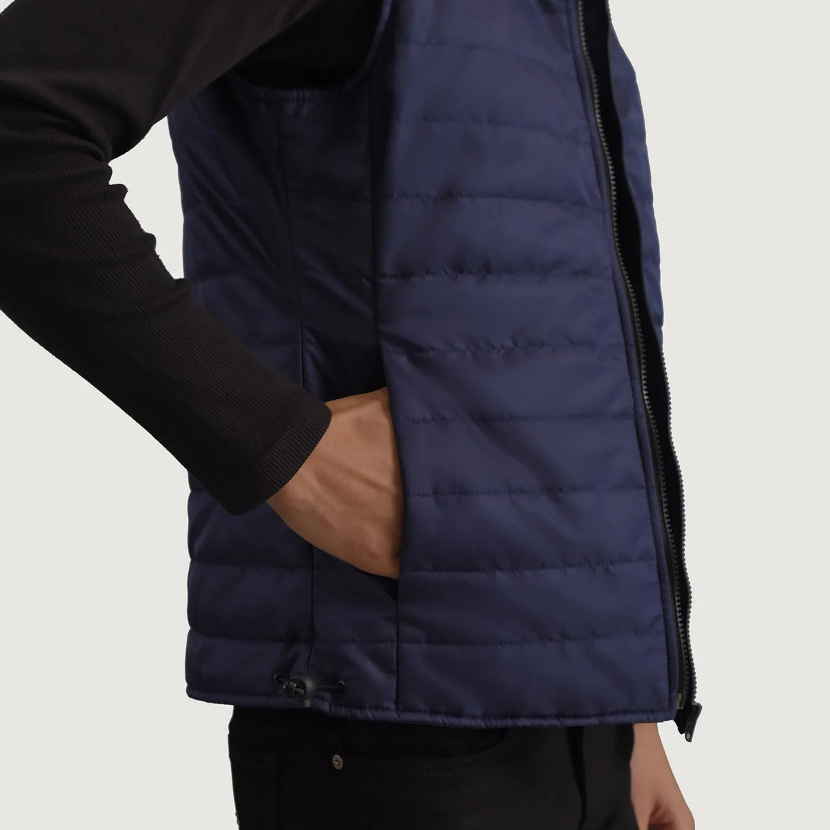 
Вид подкладки Showing Quilted Viscose Lining & Два функциональных внутренних кармана
