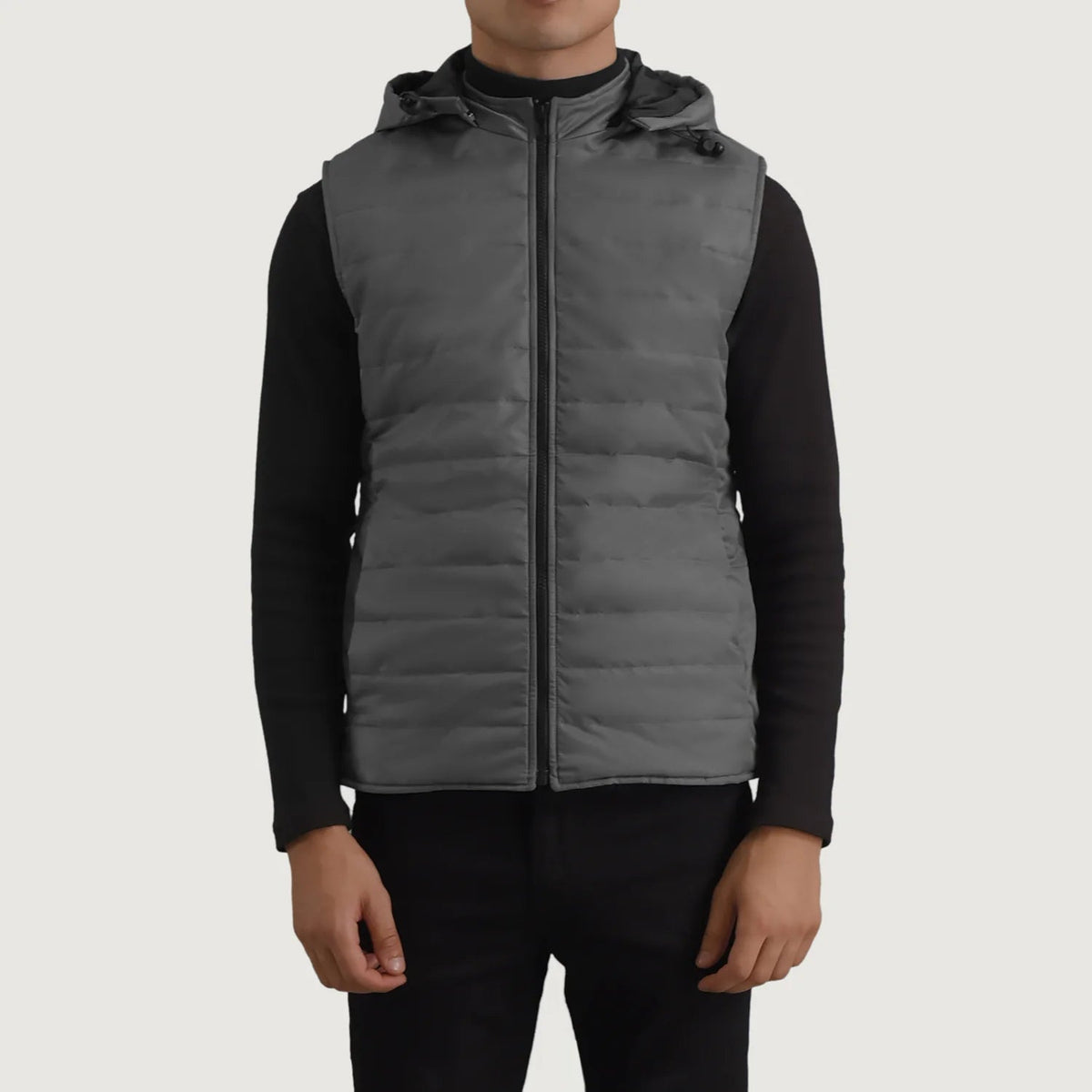 
Крупный план деталей of Classic Collar & Zipper Hardware on Carlo Grey Утепленный жилет с капюшоном для Мужчин
