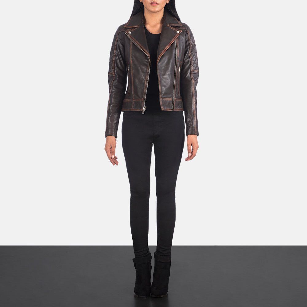 
Carolyn Quilted Vintage Brown Biker Jacket - Вид сбоку, демонстрирующий эргономичный крой рукава