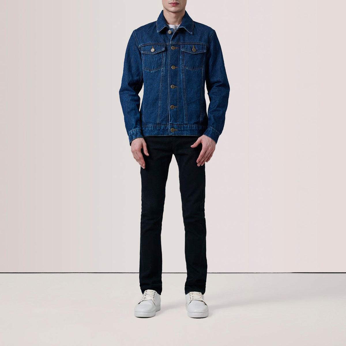 
Dark Blue Full-Grain leather Jacket - Вид сзади, подчеркивающий посадку по плечам и ровный край