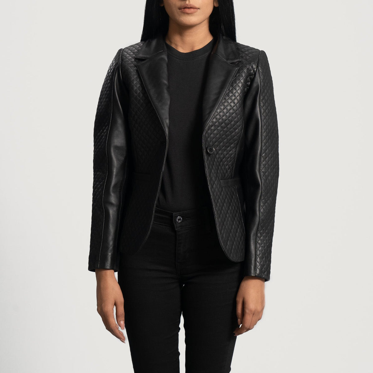 
Black Sheepskin leather Blazer - Вид сзади, подчеркивающий посадку по плечам и ровный край