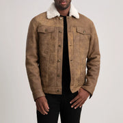 
Dallis Distressed Коричневый Leather Shearling Trucker Кожаная куртка для Мужчин - Вид спереди и приталенный силуэт | Купить в официальном онлайн-магазине