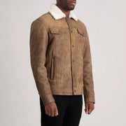 
Dallis Distressed Коричневый Leather Shearling Trucker Кожаная куртка для Мужчин - Вид сзади, подчеркивающий посадку по плечам и ровный край