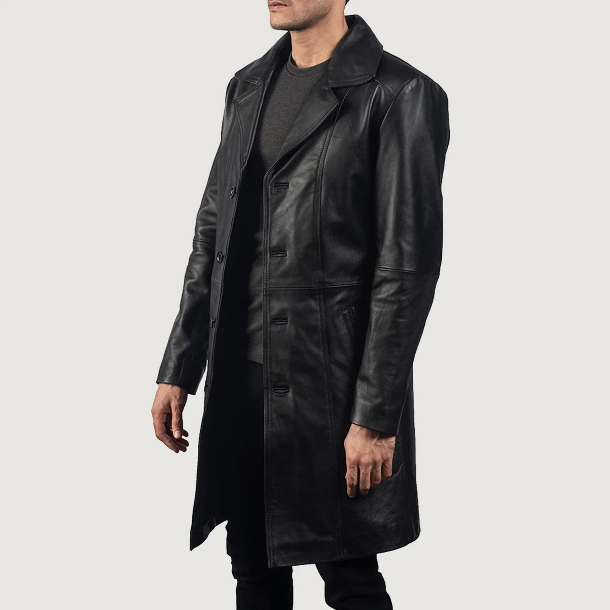 
Black Cowhide leather Coat - Вид сзади, подчеркивающий посадку по плечам и ровный край