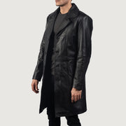 
Black Cowhide leather Coat - Вид сзади, подчеркивающий посадку по плечам и ровный край