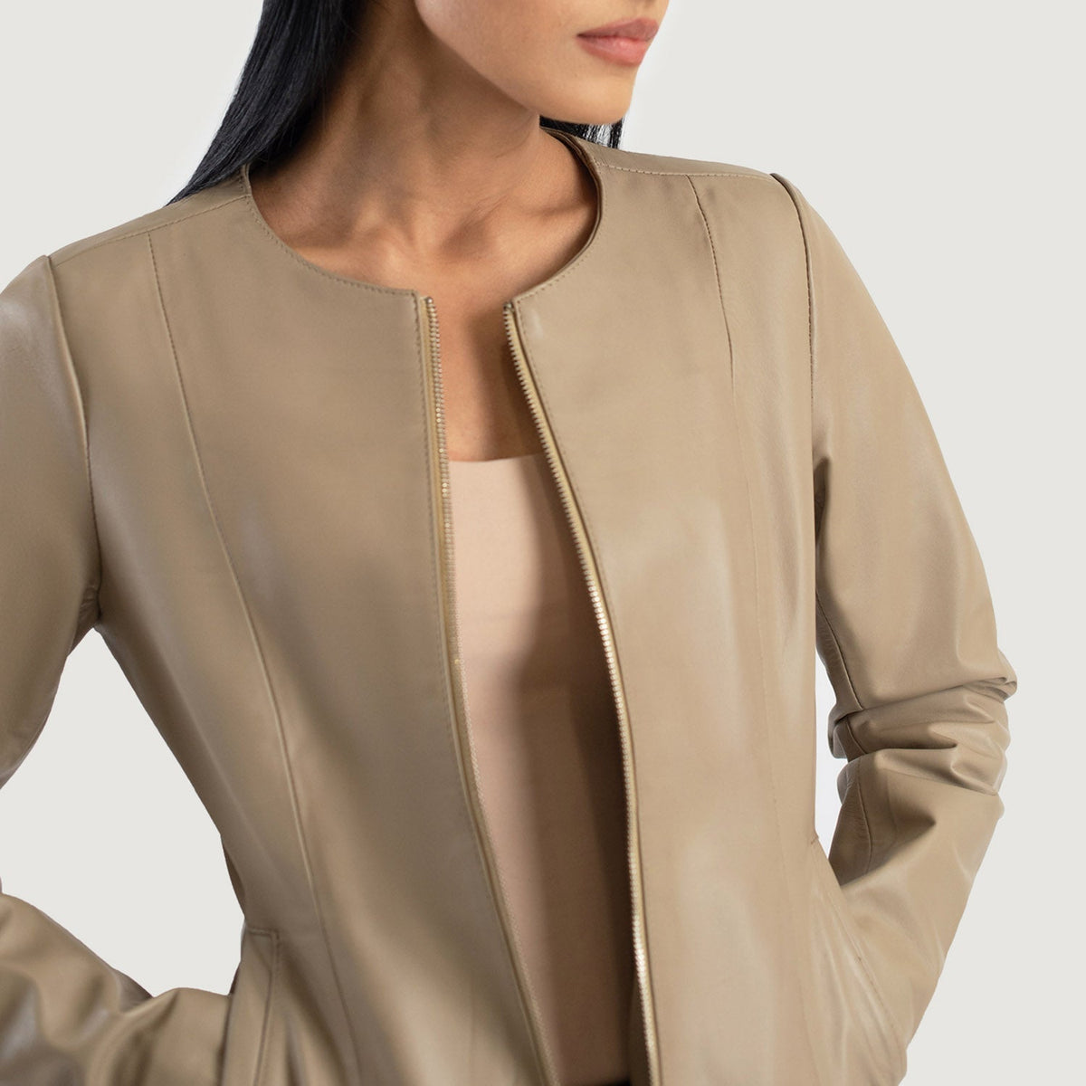 
Вид подкладки Showing Quilted Polyester Lining & Два функциональных внутренних кармана