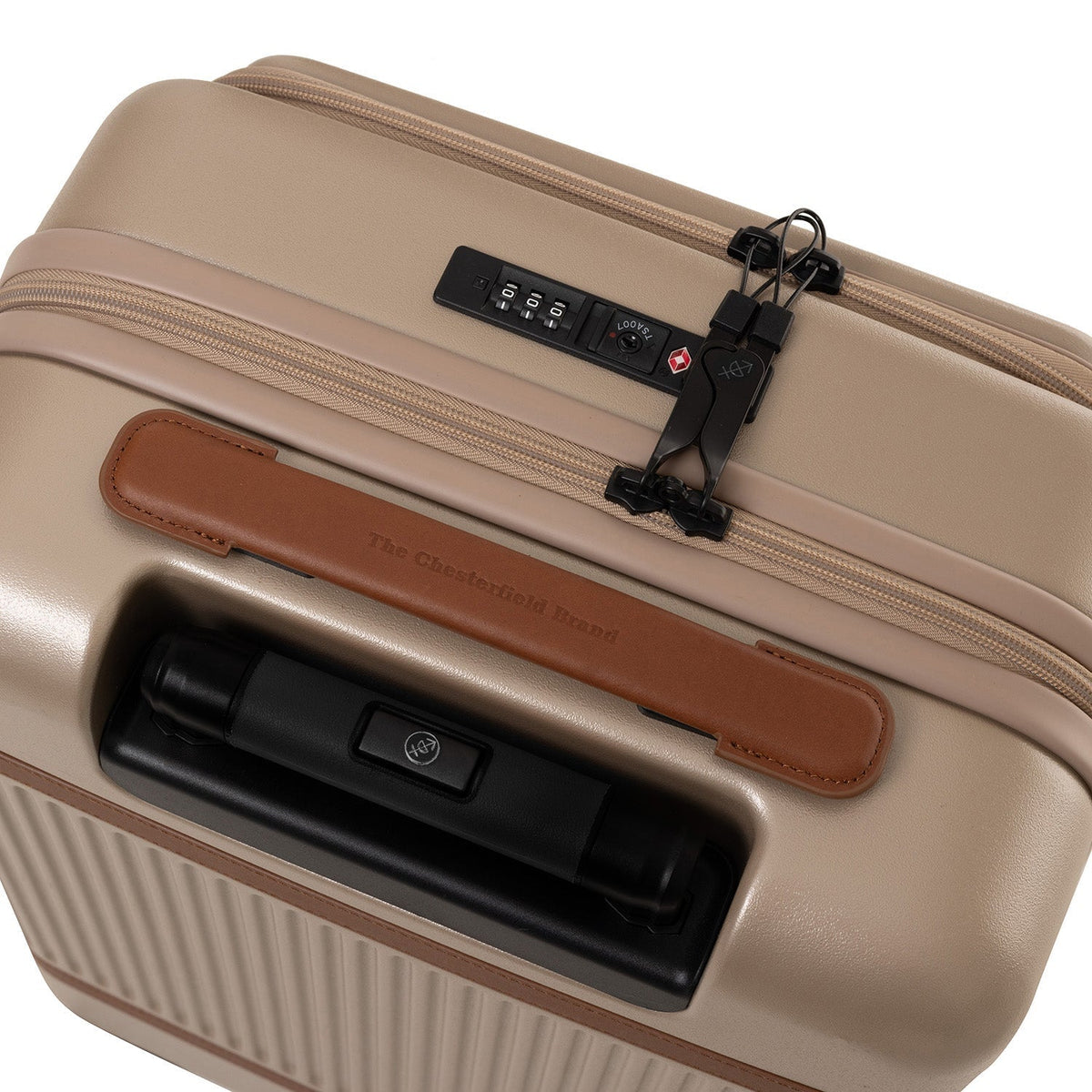 
Как выглядит на человеке:  Hand Luggage Suitcase Front Pocket Zuna для Женщин для Женщин на модели — естественные складки при дневном свете