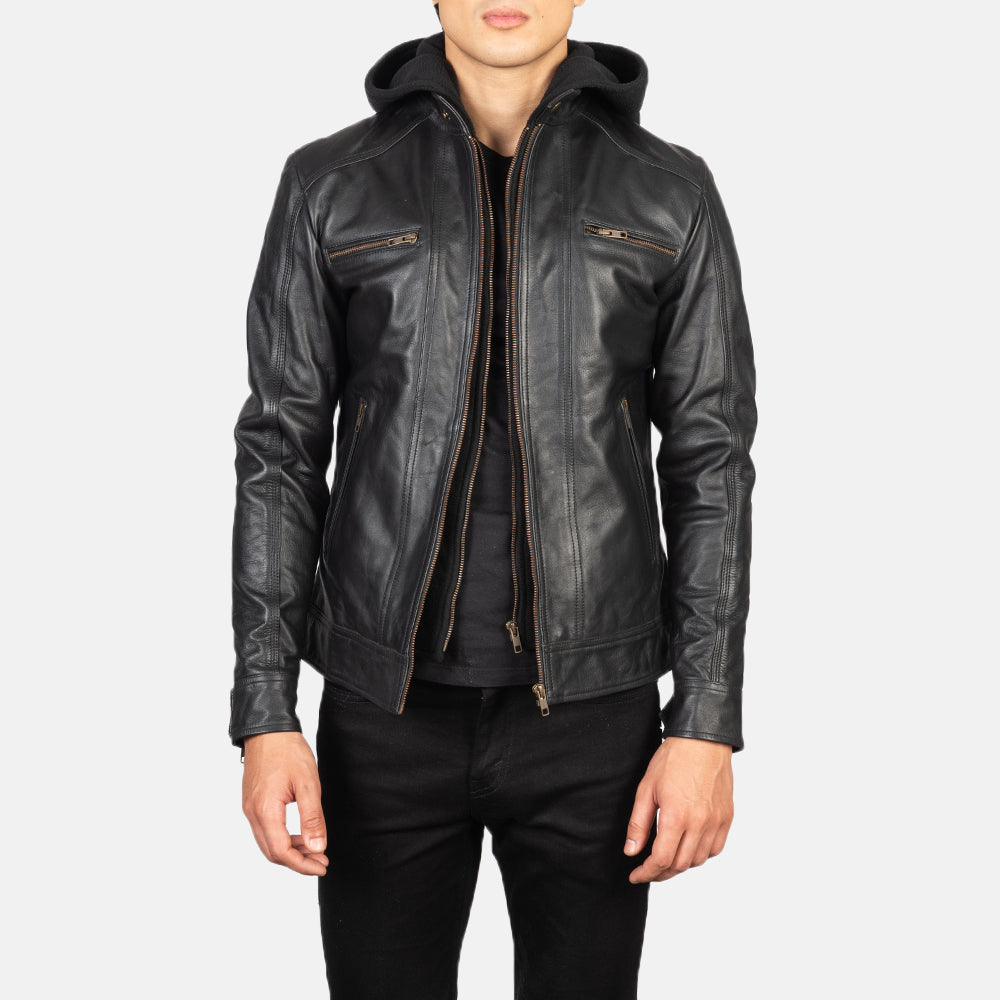 
Hector Черный Hooded Кожаная куртка-косуха для Мужчин in Black Cowhide Leather - Вид спереди и приталенный силуэт | Купить в официальном онлайн-магазине