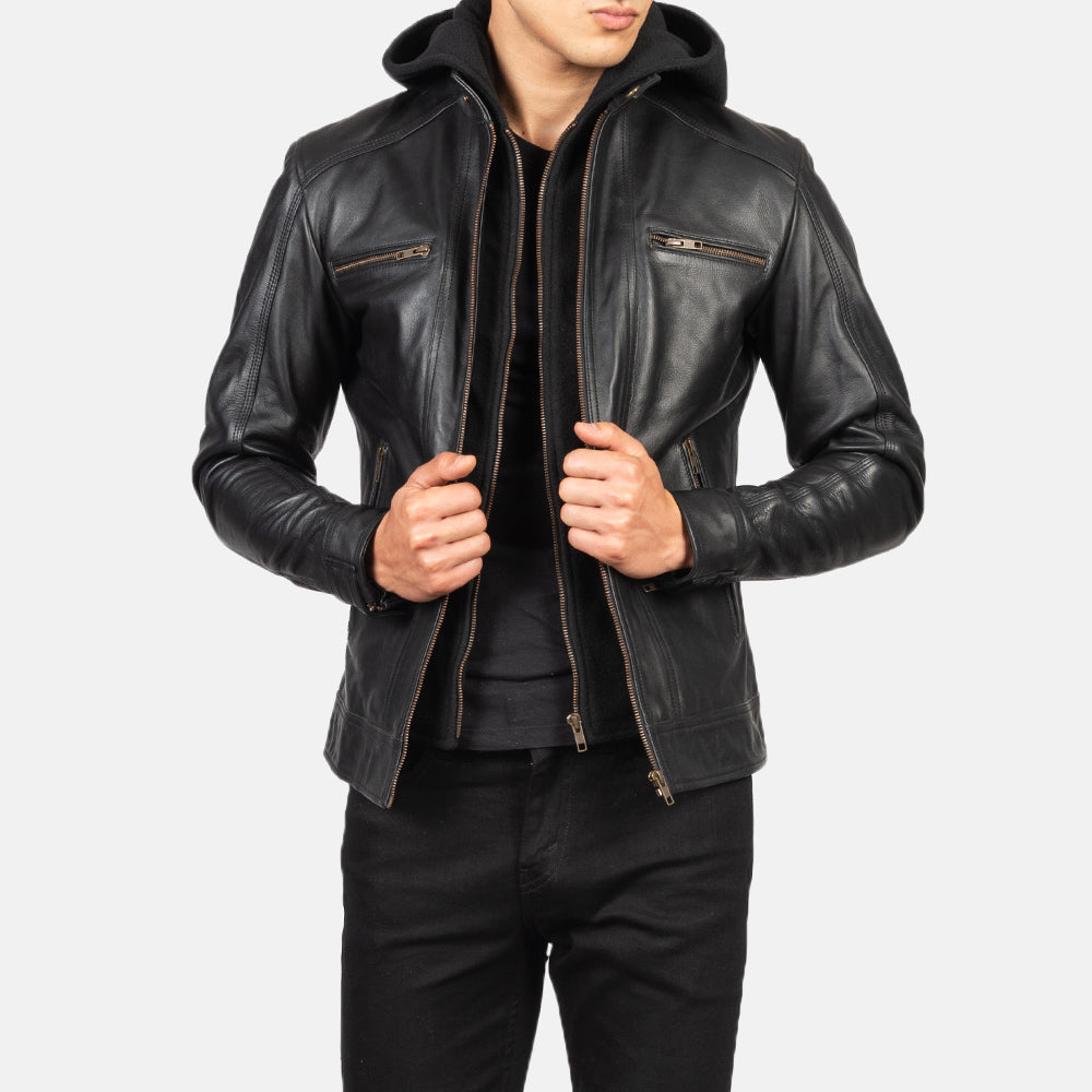 
Крупный план деталей of Band with Snap Button & Zipper Hardware on Hector Черный Hooded Кожаная куртка-косуха для Мужчин