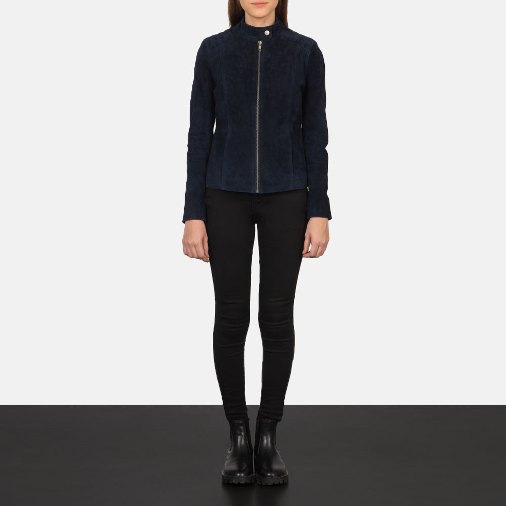 
Kelsee Navy Blue Suede Biker Jacket - Вид сбоку, демонстрирующий эргономичный крой рукава