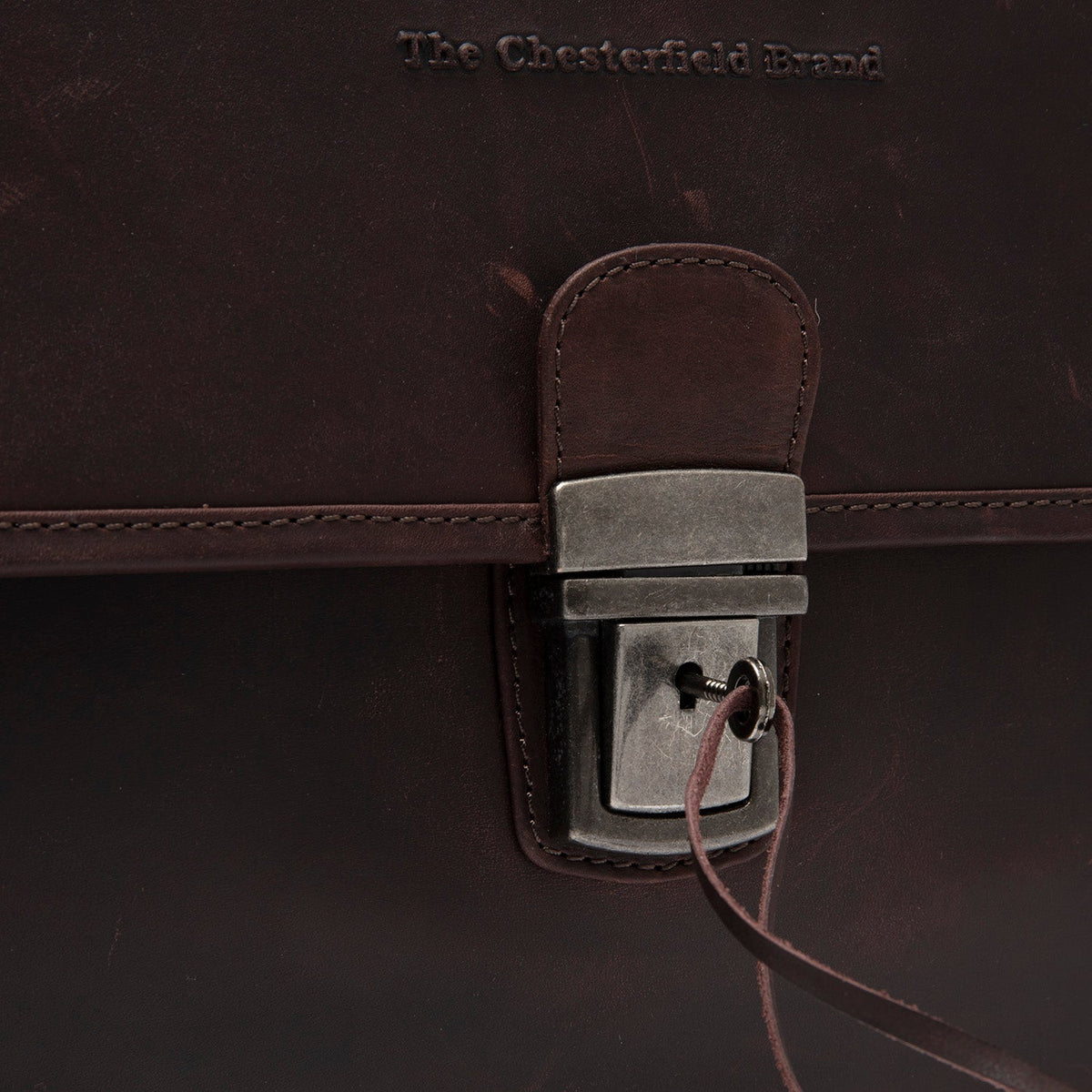 
Everyday Carry Perspective Showing Ergonomic Grab Handle & Strap Comfort