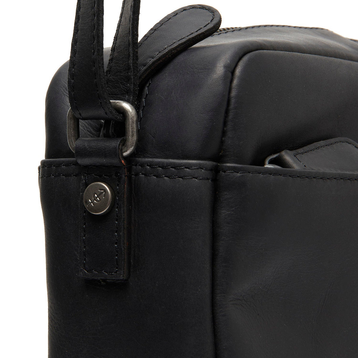 
Classic 100% Full-Grain leather Bag - Вид сзади с усиленными кожаными ремнями и прострочкой