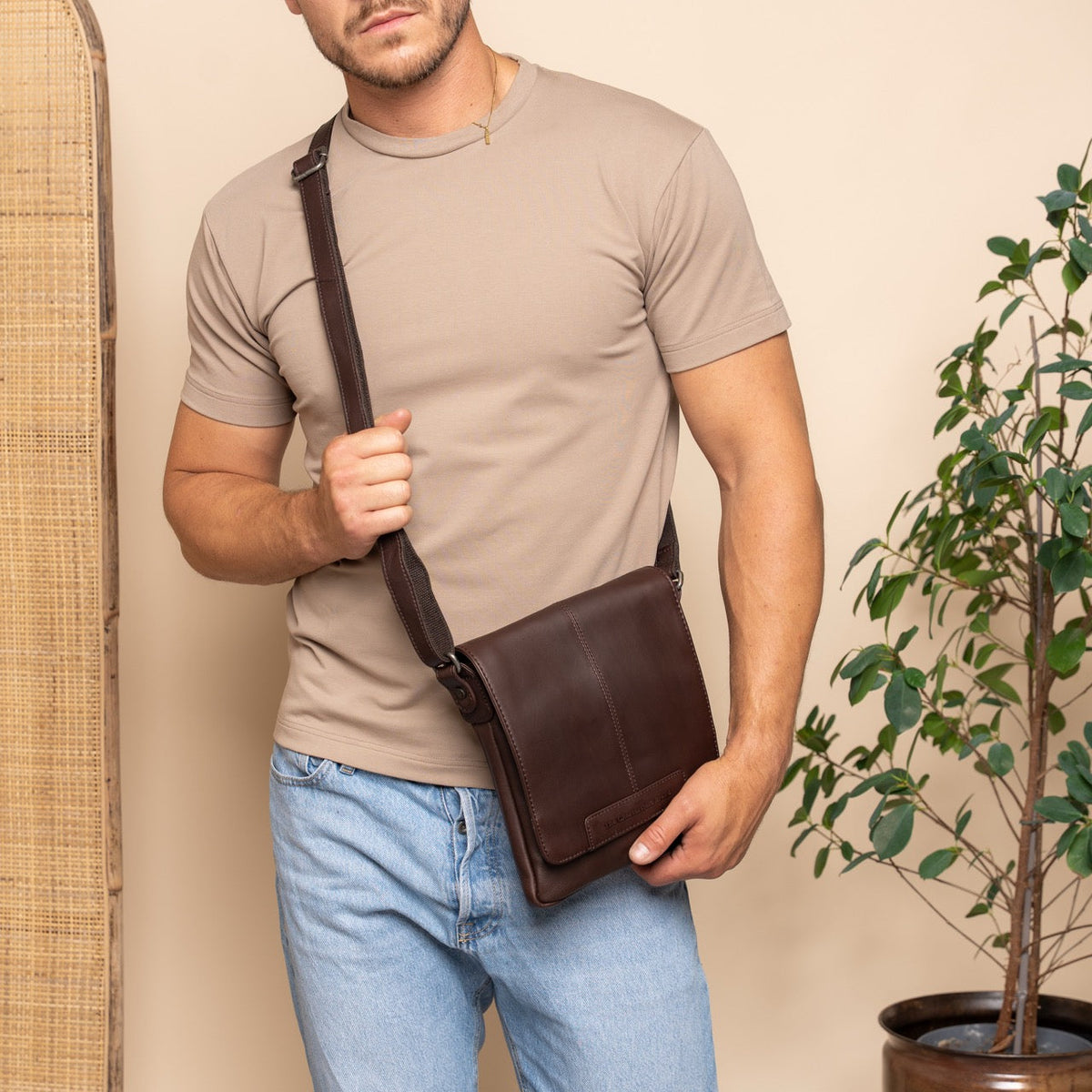 Bodin Full-Grain Leather Crossbody Bag – alternate product view 3