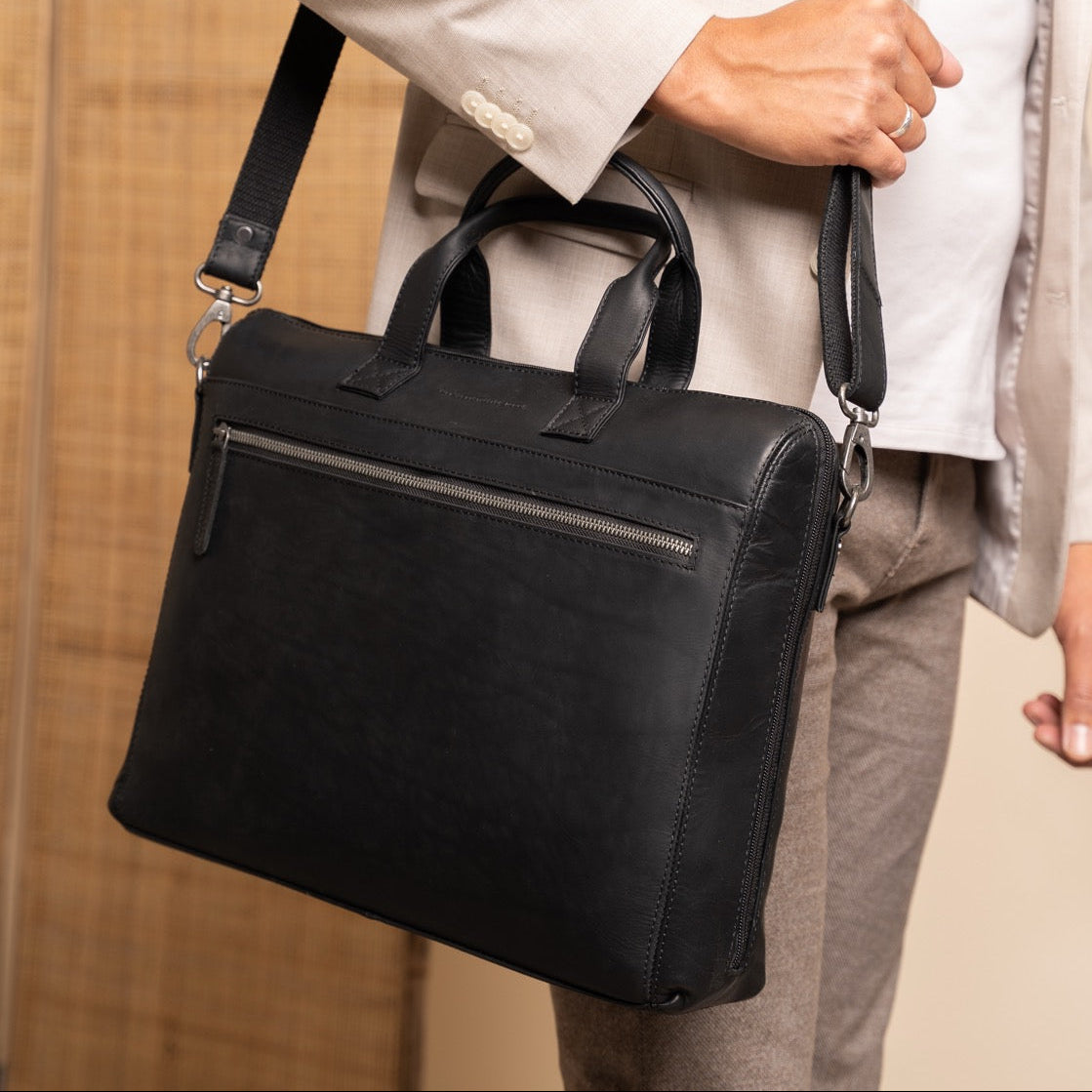 
Classic 100% Full-Grain leather Briefcase - Вид сзади с усиленными кожаными ремнями и прострочкой