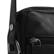 
Tailored Rib Cuffs & Hem Craftsmanship Construction Detail on Hamilton Цельнозерновая кожа Phone Bag