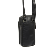 
Как выглядит на человеке:  Valdes Цельнозерновая кожа Phone Bag на модели — естественные складки при дневном свете