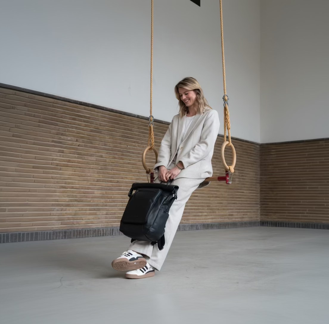
Вид подкладки Showing Dedicated Padded Laptop Sleeve & Multi-Compartment Organization