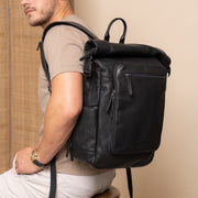 
Classic 100% Full-Grain leather Backpack - Вид сзади с усиленными кожаными ремнями и прострочкой