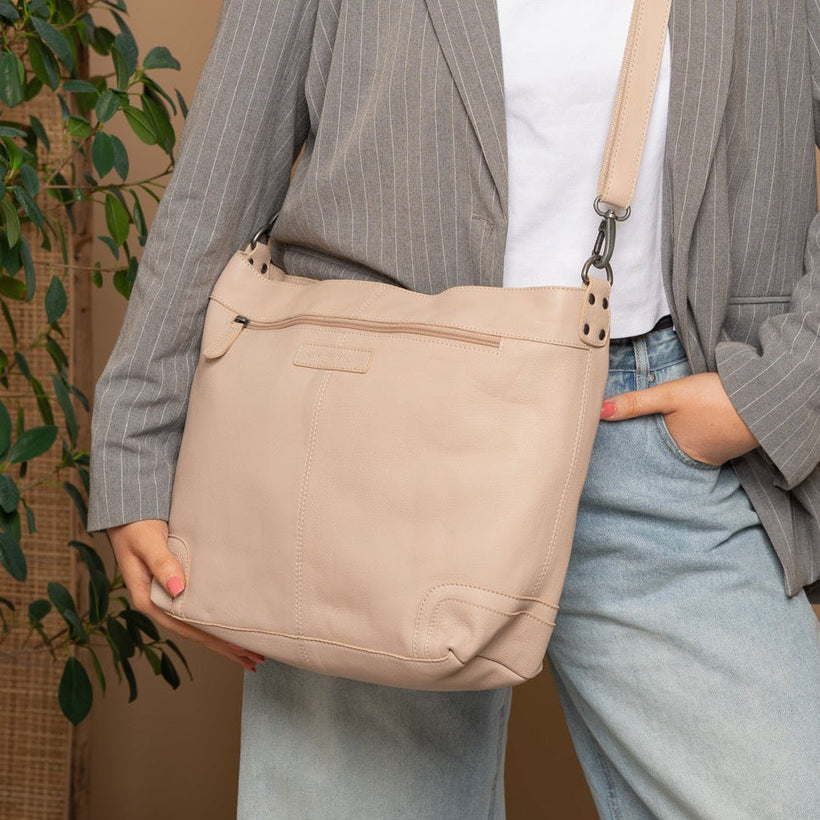 Astero Full-Grain Leather Shoulder Bag женская