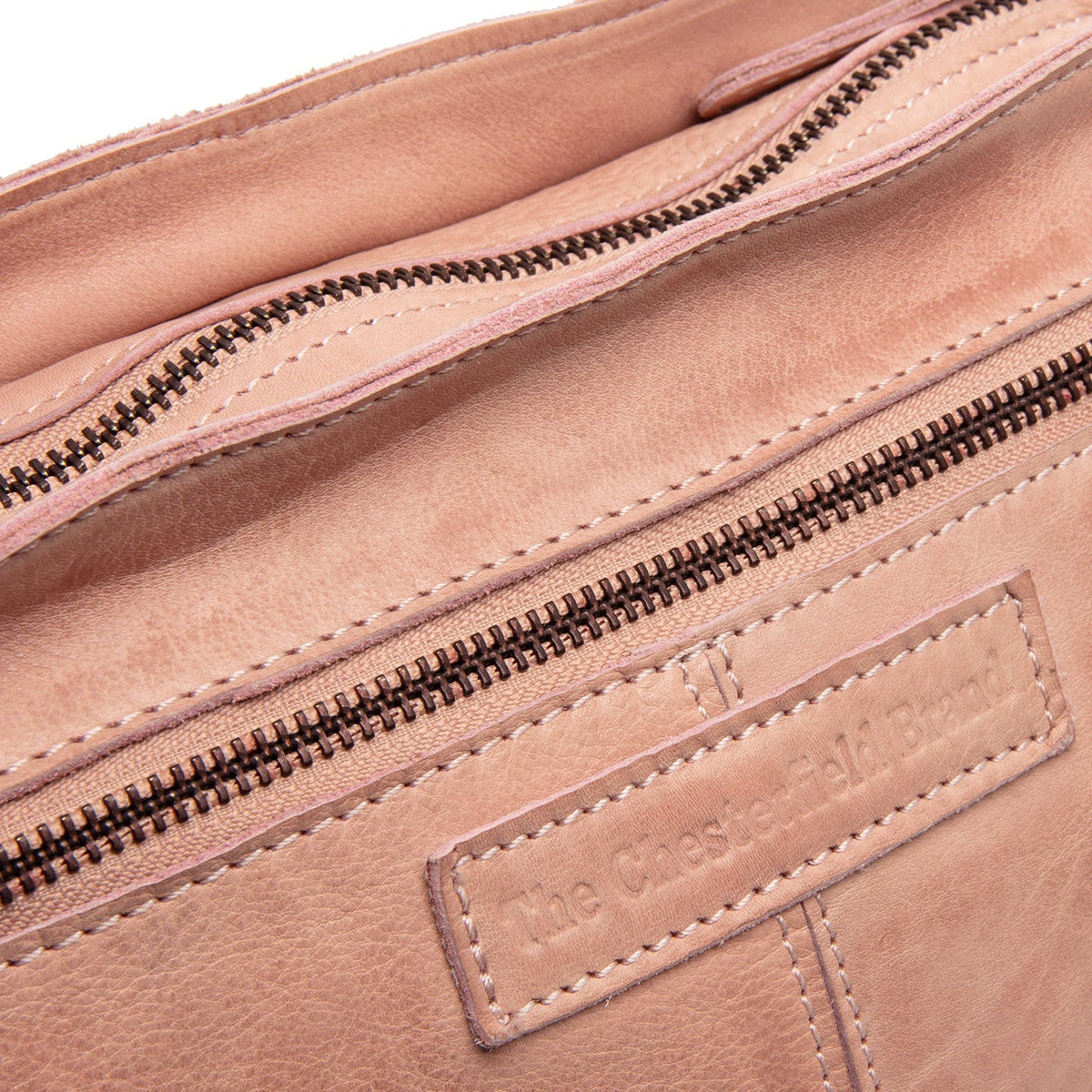 
Вид подкладки Showing Dedicated Padded Laptop Sleeve & Multi-Compartment Organization