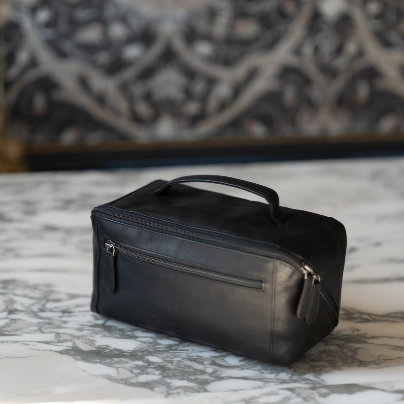 Elmia Full-Grain Leather Toiletry Bag женская