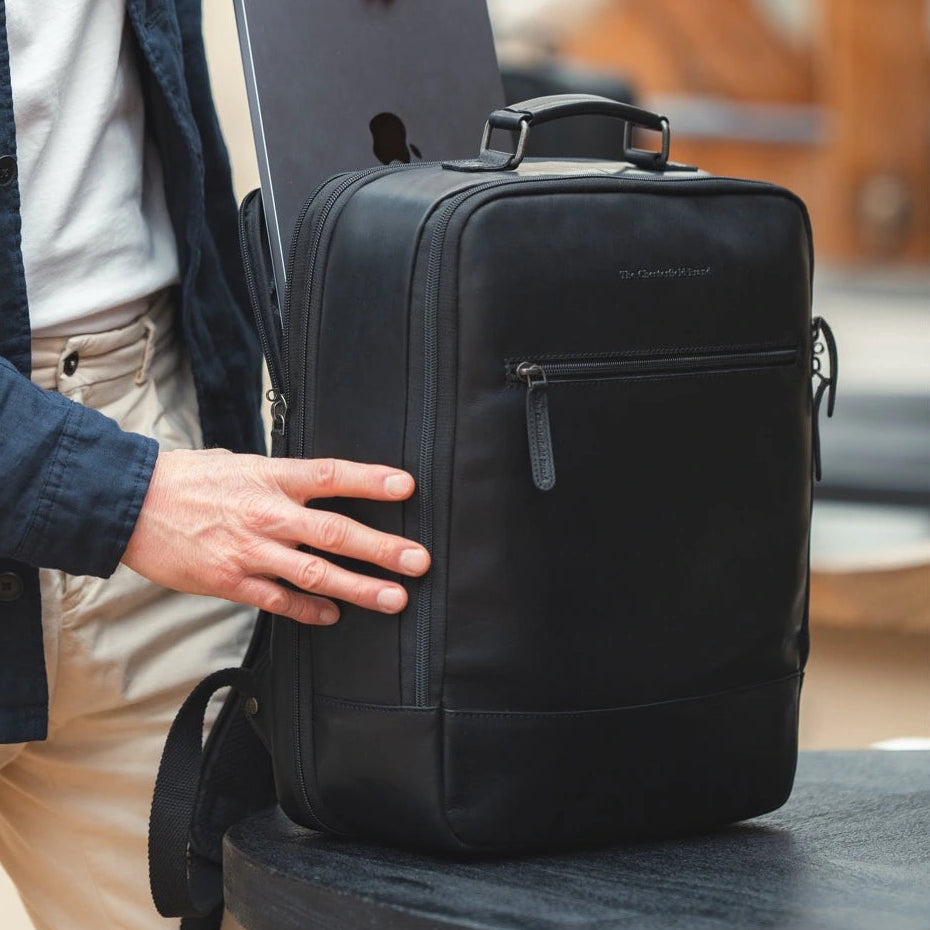 
Classic 100% Full-Grain leather Backpack - Вид сзади с усиленными кожаными ремнями и прострочкой